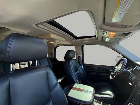 Used 2007 Cadillac Escalade 2WD w/ Information Package image 19