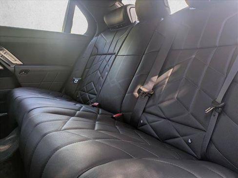Used 2025 BMW i7 eDrive50 w/ Premium Package RWD image 17