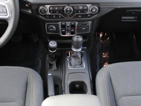 Used 2025 Jeep Wrangler Sahara AWD/4WD image 17