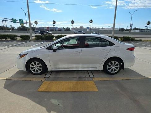 Used 2025 Toyota Corolla LE FWD image 6