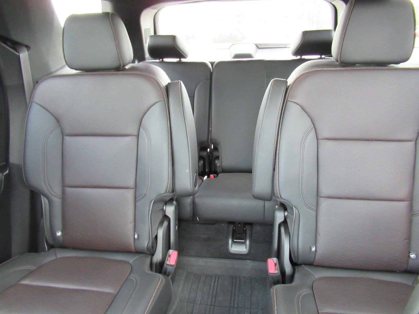 Certified 2023 Chevrolet Traverse High Country FWD image 39