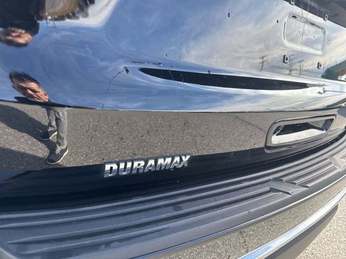 Used 2022 Chevrolet Suburban LT w/ Luxury Package image 6