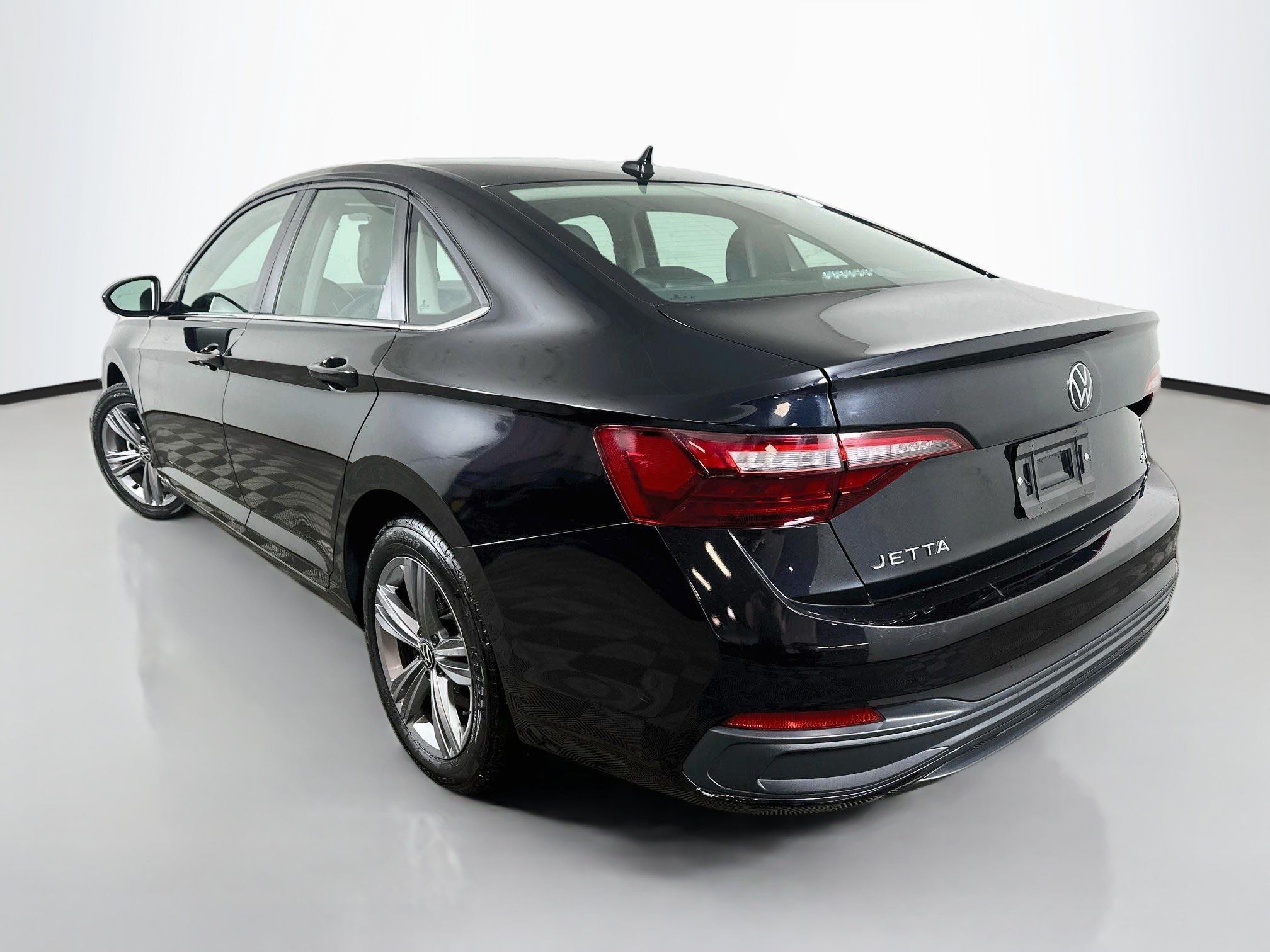 Used 2024 Volkswagen Jetta SE FWD image 5