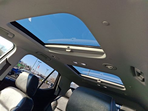 Used 2020 Chevrolet Traverse LT w/ LT Premium Package image 17