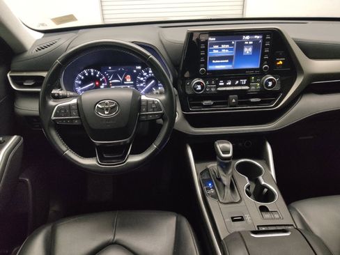 Used 2021 Toyota Highlander XLE image 22