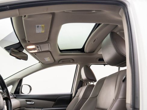 Used 2014 Honda Odyssey Touring Elite image 10