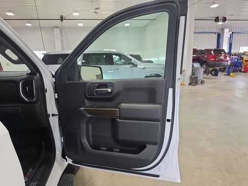 Used 2022 Chevrolet Silverado 1500 RST AWD/4WD image 27