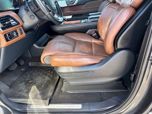 Used 2024 Lincoln Navigator Reserve image 28
