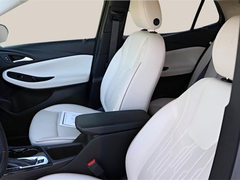 Used 2024 Buick Encore GX Avenir image 11