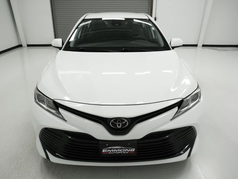Used 2019 Toyota Camry LE image 2