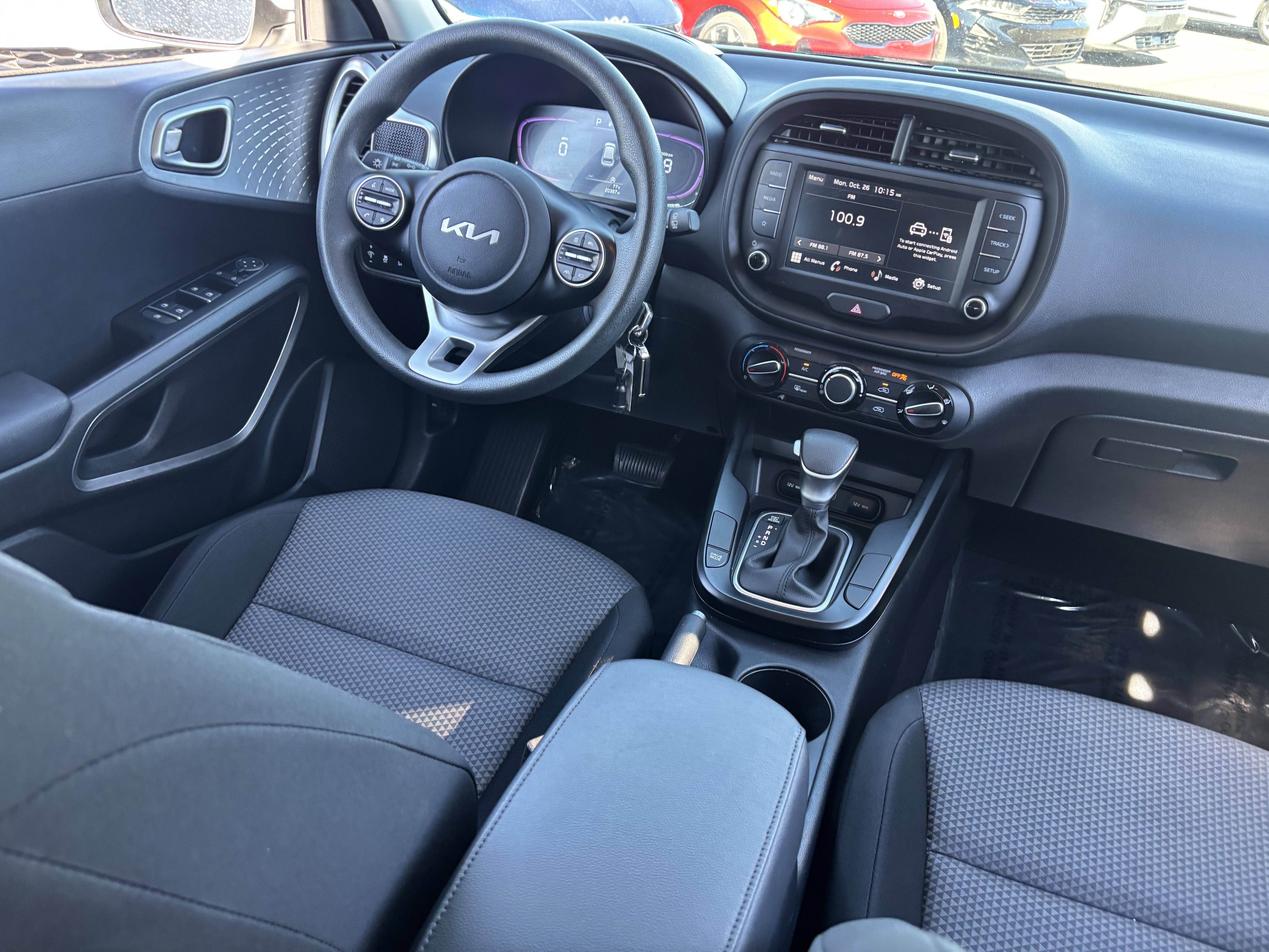 Certified 2025 Kia Soul LX w/ LX Technology Package FWD image 12