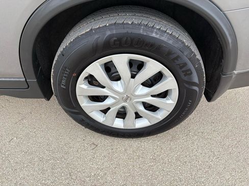 Used 2018 Nissan Rogue S image 13