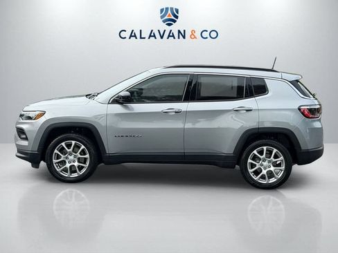 Used 2023 Jeep Compass Latitude w/ Sun and Sound Group AWD/4WD image 4