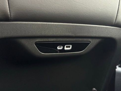 New 2026 Chrysler Pacifica Limited w/ Uconnect Theater Family Group image 24