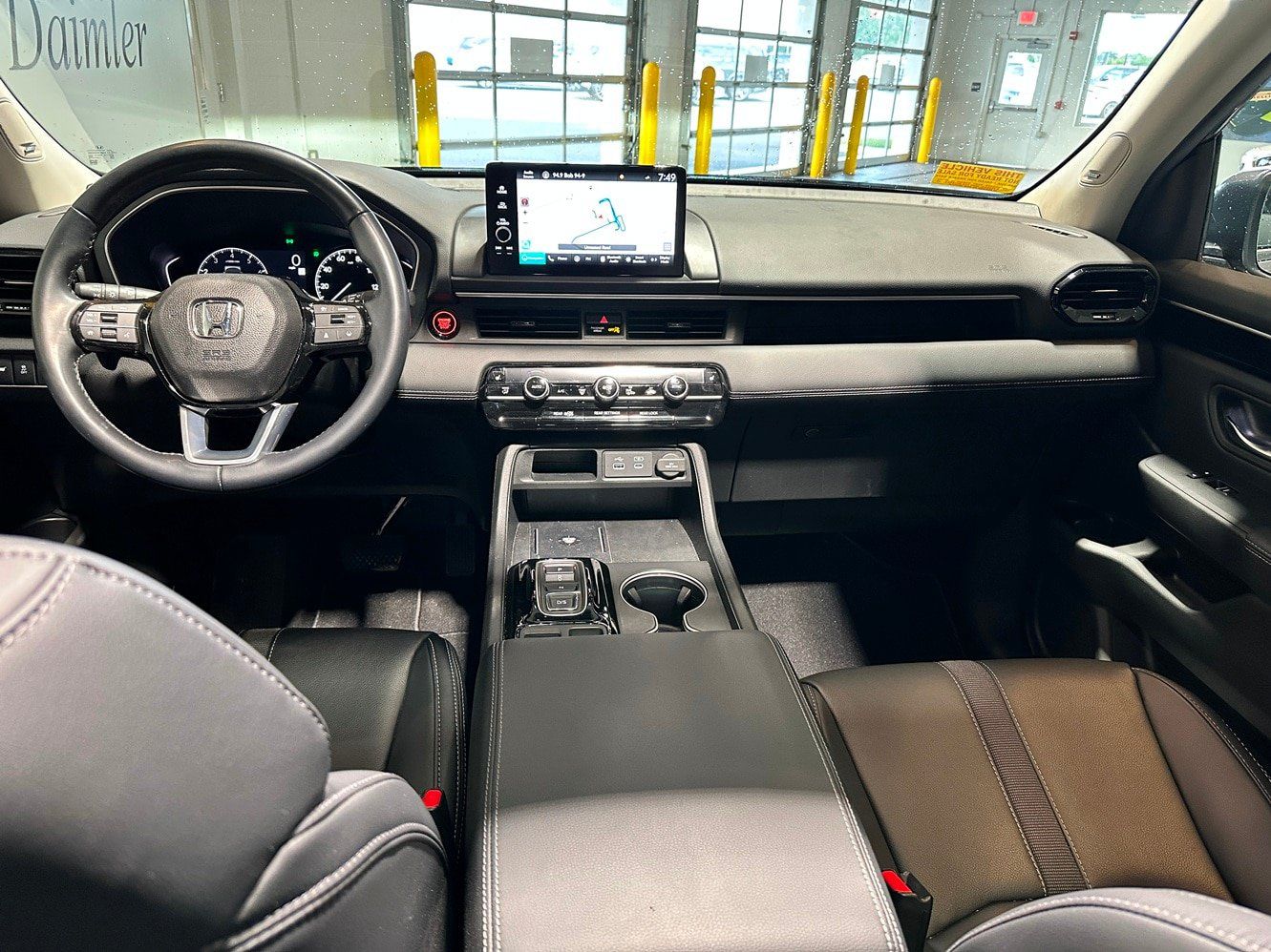 Used 2025 Honda Pilot Touring image 6