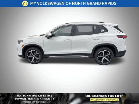 New 2025 Volkswagen Tiguan SE image 6