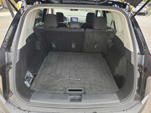 Used 2023 Nissan Rogue S image 28