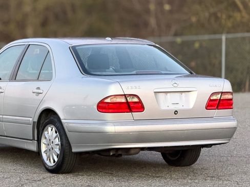 Used 2002 Mercedes-Benz E 320 4MATIC Sedan image 16