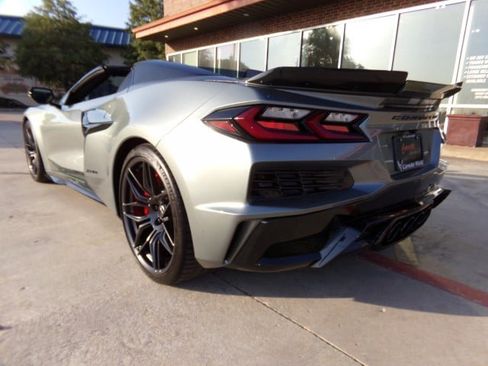 Used 2024 Chevrolet Corvette Z06 RWD image 9