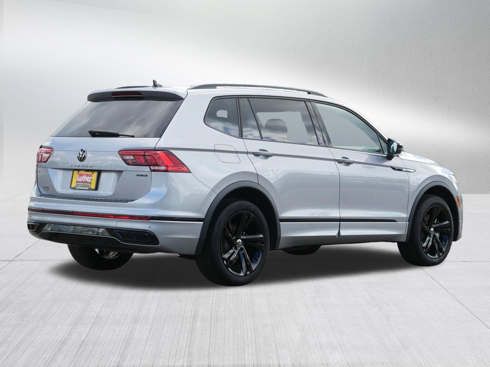 Used 2023 Volkswagen Tiguan SE R-Line AWD/4WD image 7