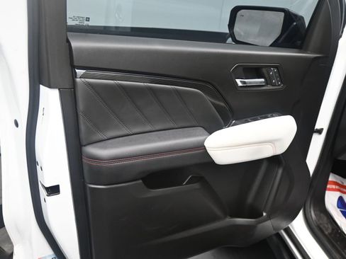 Used 2024 GMC Canyon AT4X image 13