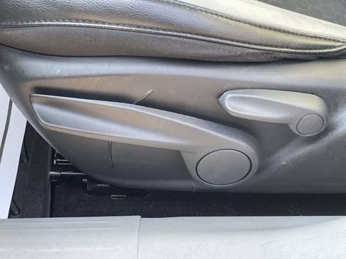 Used 2018 Jeep Compass Latitude w/ Popular Equipment Group FWD image 15