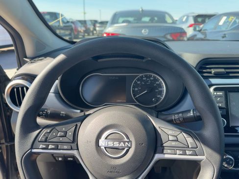 Used 2025 Nissan Versa SV image 8