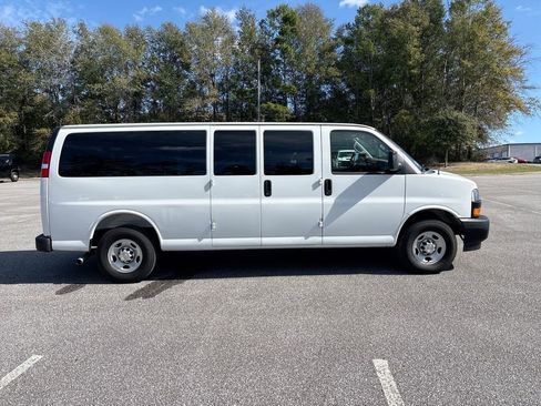 Used 2025 Chevrolet Express 3500 LS RWD image 3