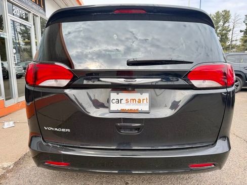 Used 2023 Chrysler Voyager LX image 6