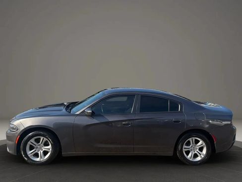 Used 2019 Dodge Charger SXT RWD image 2