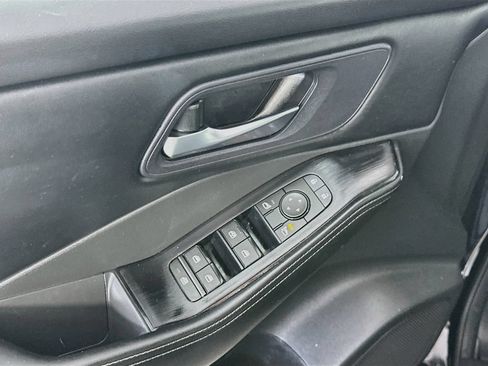 Used 2024 Nissan Rogue SV FWD image 24