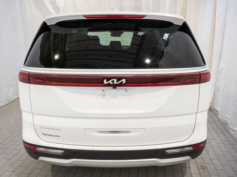 Certified 2024 Kia Carnival LX image 5