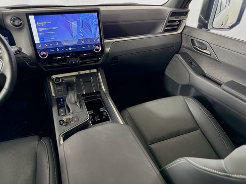 Used 2025 Lexus GX 550 image 25