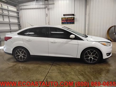 Used 2017 Ford Focus SEL FWD image 2