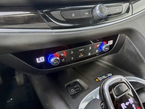Used 2021 Buick Enclave Avenir w/ Avenir Technology Package AWD/4WD image 24