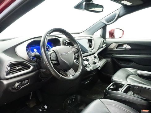 Certified 2020 Chrysler Pacifica Touring-L w/ Advanced Safetytec Group image 26