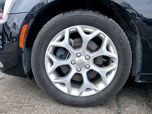 Used 2016 Chrysler 300 C Platinum w/ Safetytec Plus Group image 11