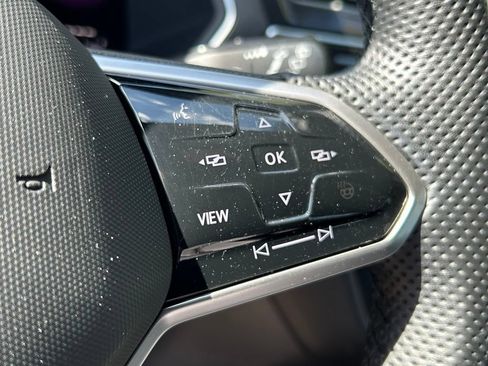 Certified 2023 Volkswagen Tiguan SE R-Line FWD image 21