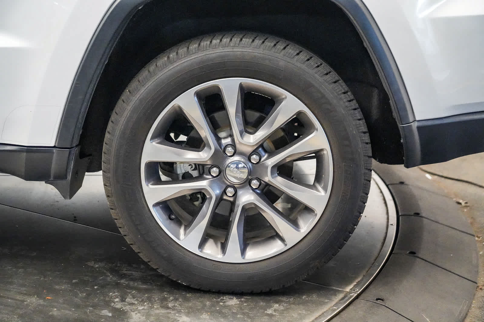 Used 2018 Jeep Grand Cherokee Limited AWD/4WD image 10
