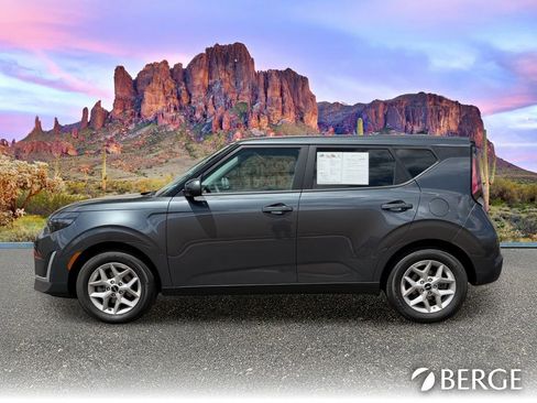 Used 2025 Kia Soul LX w/ LX Technology Package FWD image 3