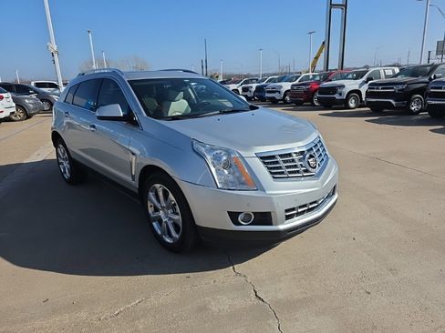 Used 2016 Cadillac SRX Premium image 3