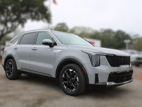 Certified 2025 Kia Sorento S w/ Panoramic Sunroof Package image 3