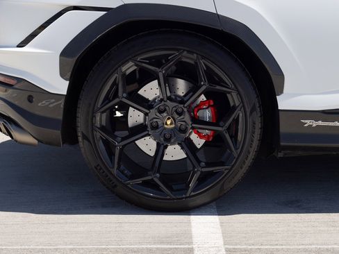 Used 2023 Lamborghini Urus Performante AWD/4WD image 17