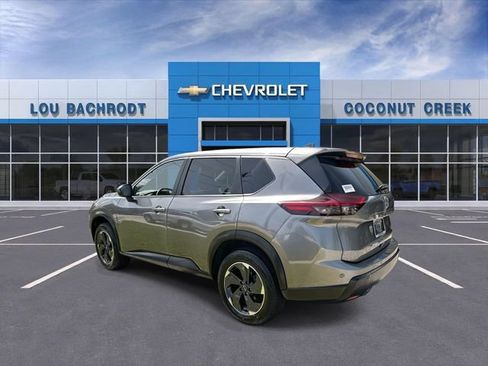 Used 2024 Nissan Rogue SV FWD image 6