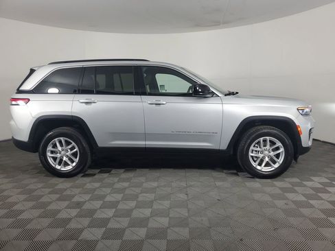 Used 2025 Jeep Grand Cherokee Laredo X image 3