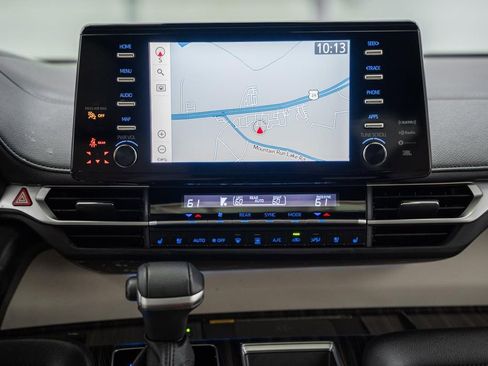 Certified 2024 Toyota Sienna Limited FWD image 23