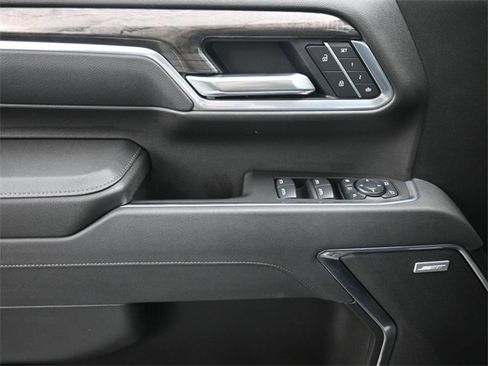 Used 2025 Chevrolet Silverado 2500 LTZ w/ LTZ Convenience Package image 26