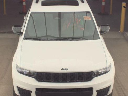 Used 2024 Jeep Grand Cherokee L Altitude image 2