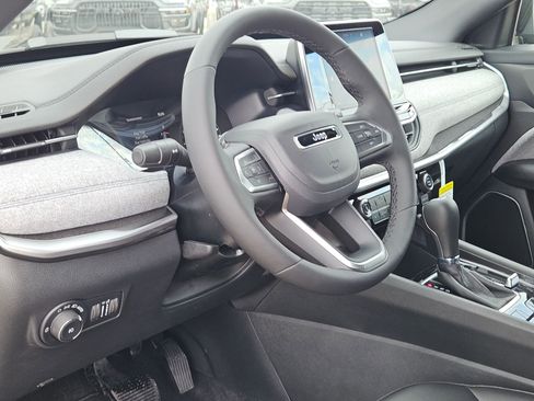 New 2026 Jeep Compass Latitude image 10