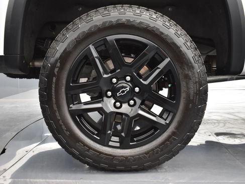 Used 2024 Chevrolet Silverado 1500 ZR2 w/ Technology Package image 17